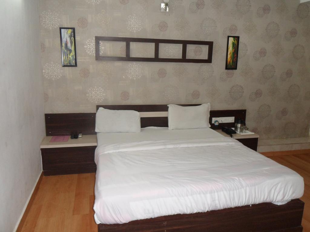 Hotel Avion Inn Ахмедабад Номер фото