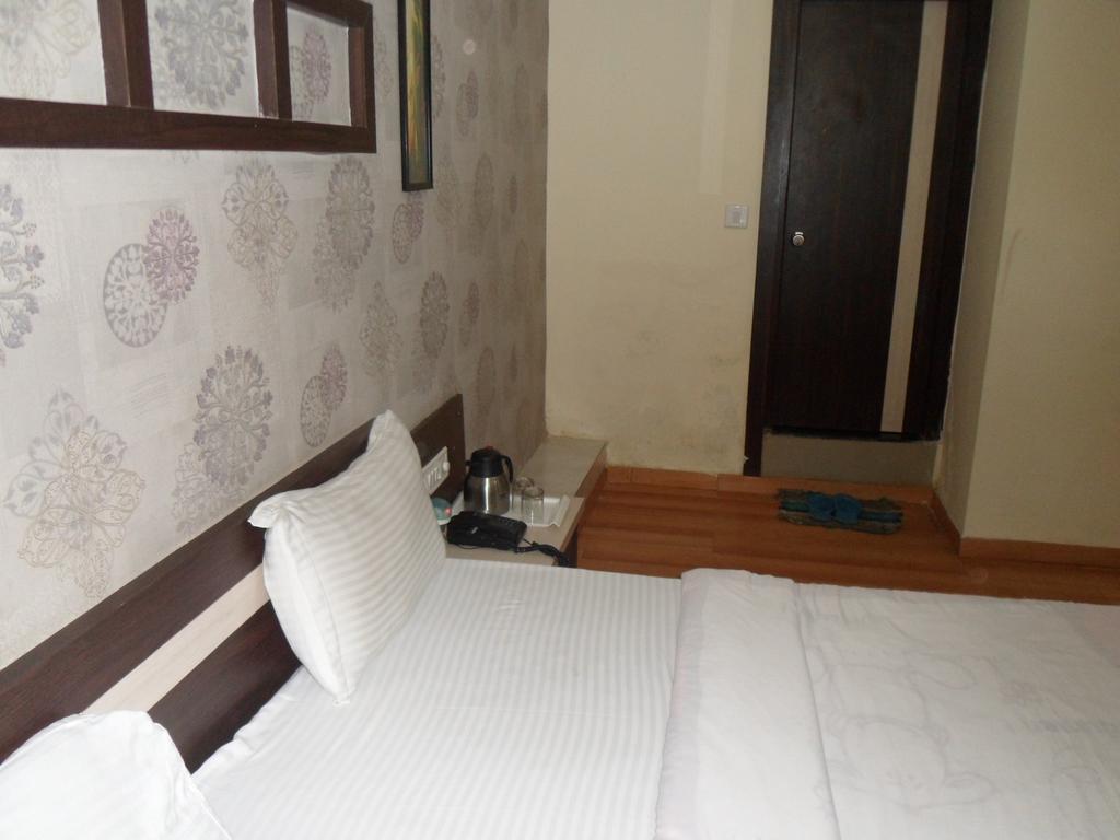 Hotel Avion Inn Ахмедабад Номер фото